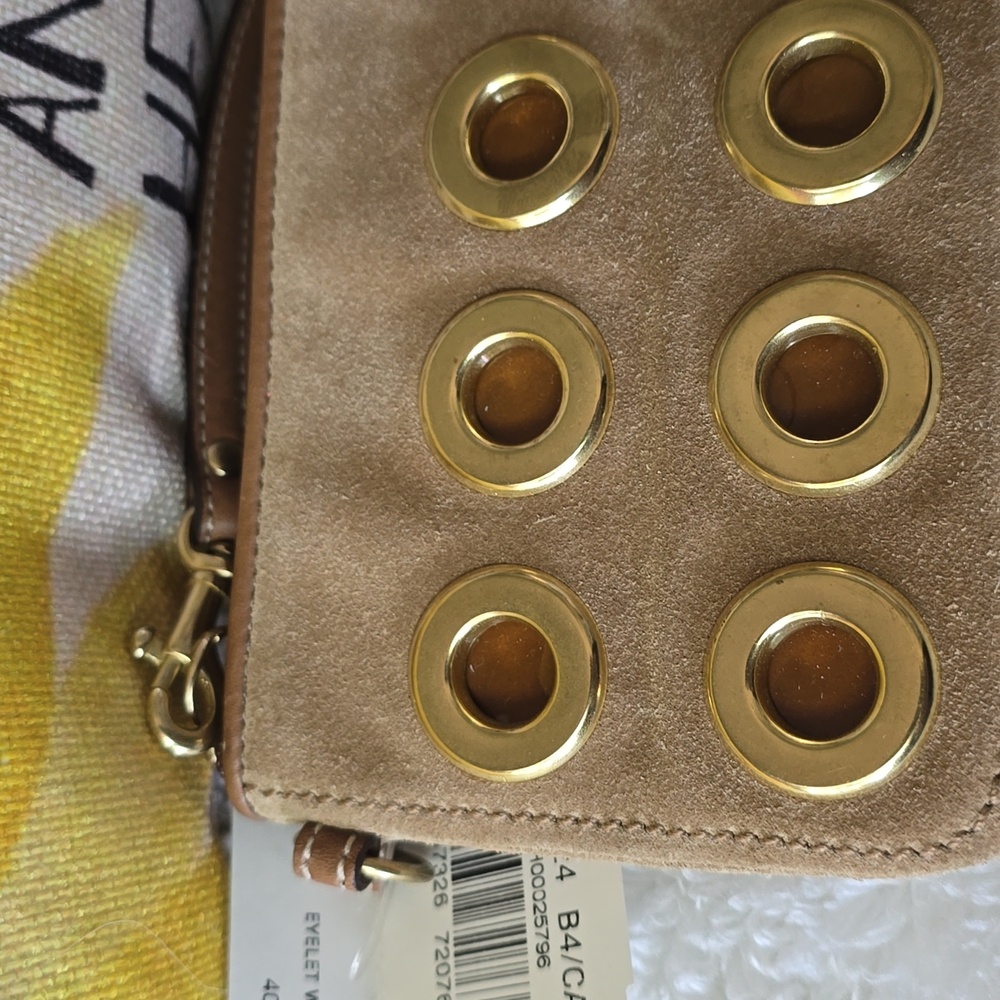 NWT Coach Grommets Suede Wristlet Or Clutch CAMEL🐫Color SO SOFT🤤🤤🤤 - Picture 5 of 11